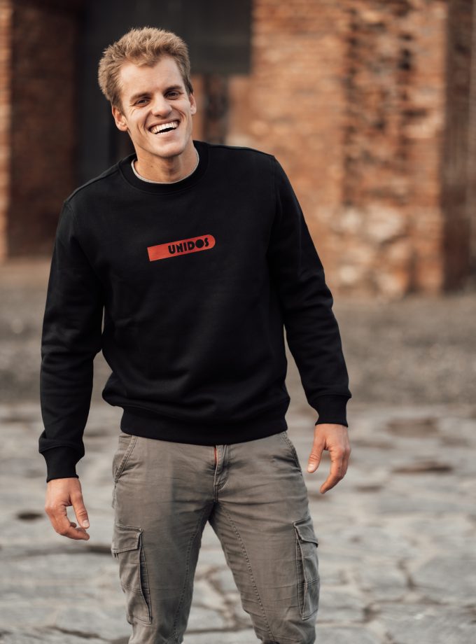 Iconic Sweater Black